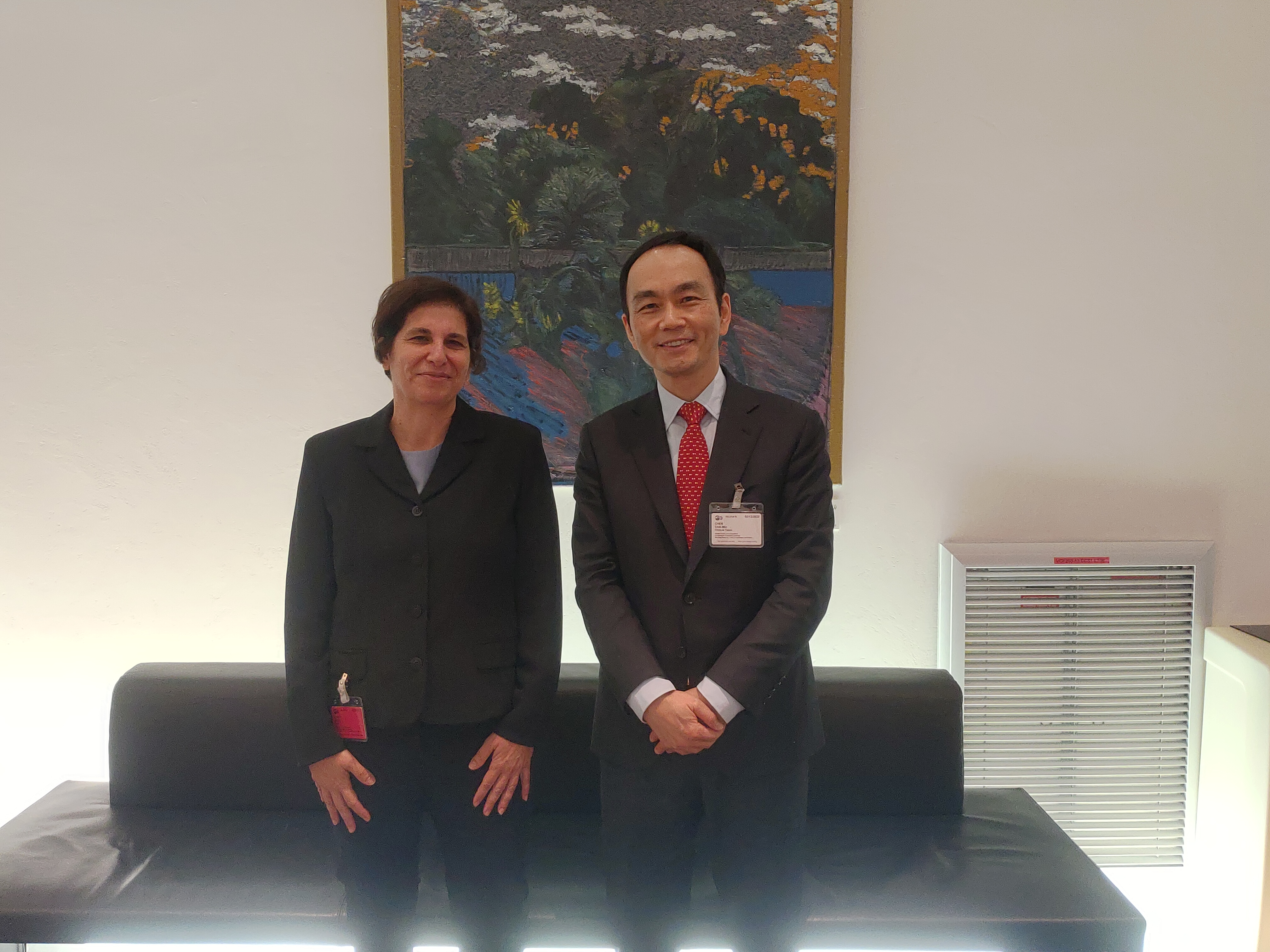 A photo of Vice Chairperson（Dr. Andy CHEN）posing with Director General Michal Cohen of the Israel Competition Authority on November 29th , 2022 (the OECD meeting).
